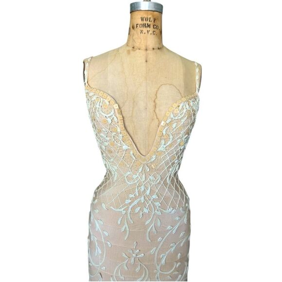 HOLT Jatoria Bandage Gown in Nude with White Embroidery Size XS - Picture 2 of 7